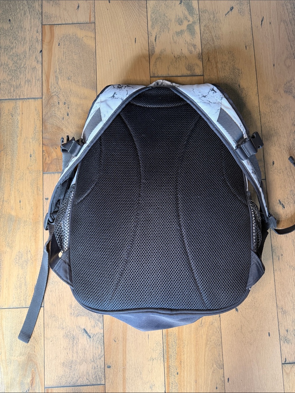 EXCELLENT Pottery Barn Teen White black Marble print quarry backpack XL - Picture 5 of 11
